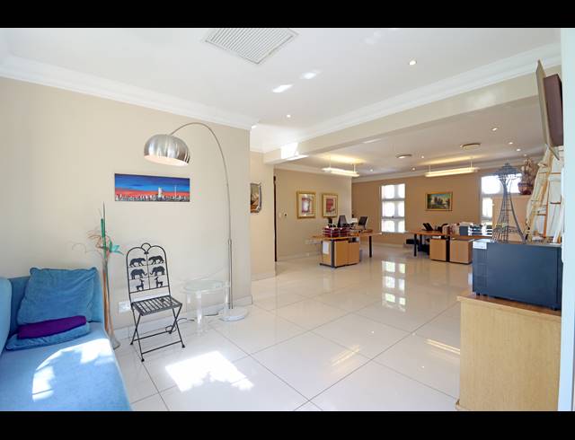 140M² OFFICE TO LET IN VICTORY PARK